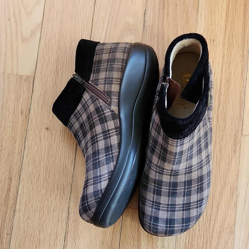 Alegria Sitka Ankle Boot - Picture 3 of 6
